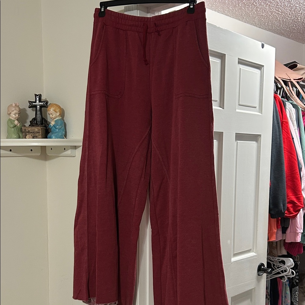 🚨 PRICE IS FIRM 🚨 Chic Burgundy Wide-Leg Pants - NWT!